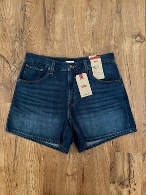 NWT Levi’s Cinch Mid-Thigh Shorts